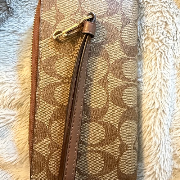 Coach Long Zip Around Wallet
In Signature Canvas - Picture 13 of 15